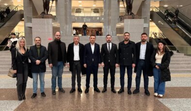 CHP’den AKP’nin afişleri için suç duyurusu