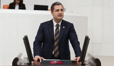 CHP’li Deniz Yücel, öğrencilerin bursuna yapılan yüzde 33’lük zammı Meclis gündemine taşıdı