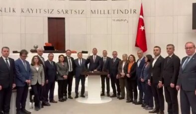 CHP’nin ’emekli’ nöbeti 8. gününde: ‘Bakana göre şov yapıyoruz, o bakanı 86 milyona şikayet ediyoruz’