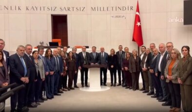 CHP’nin emekliler için ‘Meclis’i terk etmeme’ eylemi sürüyor… Murat Emir: “Yarın emekli zammına bin liralık artışla gelirseniz komisyon salonunu dar ederiz”