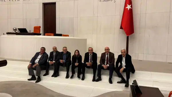 CHP’nin “Meclis’i terk etmeme” eylemi 11’inci gününde: “Emekliyi mağdur eden Erdoğan’dır”