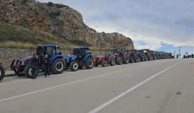 Çiftçiler, belediye arazilerinin satışa çıkarılmasını protesto etti