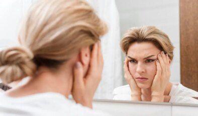 Cilt kırışıklıklarının nedeni sadece genetik olmayabilir: Cildi sessizce yaşlandıran 8 alışkanlık