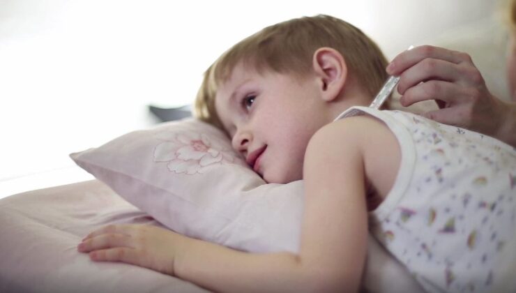 Çocuklarda ateş ne zaman tehlikeli? Uzmanından ailelere hayati uyarılar