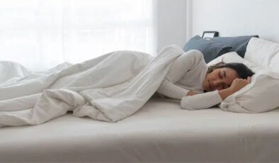 Çorapla uyumak zararlı mı faydalı mı? Bilim insanları açıkladı: Uykuya dalış süresini kısaltıyor