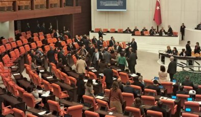 DEM Parti ve İYİ Parti arasında gerginlik: Buldan araya girdi, oturuma ara verdi