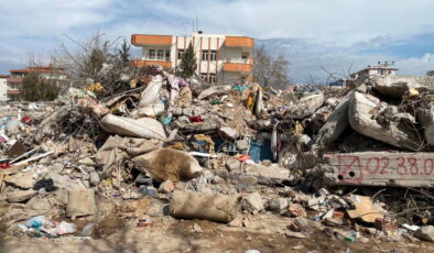 Depremde yıkılan Akabe Sitesi… Adıyaman Valisi Varol, eski Başkan Yardımcısı Bulut’a soruşturma izni vermedi
