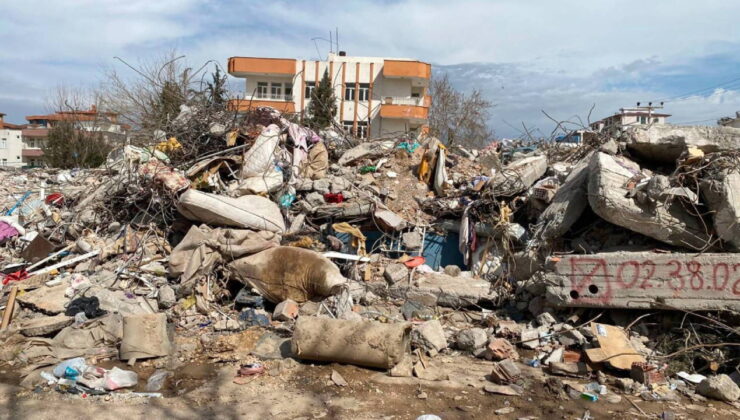 Depremde yıkılan Akabe Sitesi… Adıyaman Valisi Varol, eski Başkan Yardımcısı Bulut’a soruşturma izni vermedi
