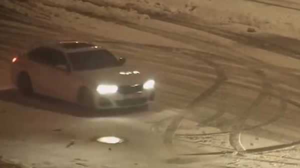 Dinlenme tesisinde karda ‘drift’ attı: Ehliyeti iptal edildi