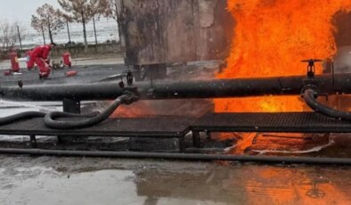 Diyarbakır’da ham petrol havuzunda yangın