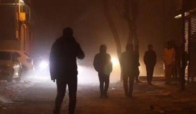 Diyarbakır’da yoğun sis; görüş mesafesi 10 metreye düştü, uçuşlar iptal edildi