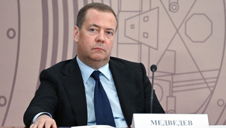 Dmitriy Medvedev: Geçen yıl Rus ordusuna 454 binin üzerinde kişi katıldı