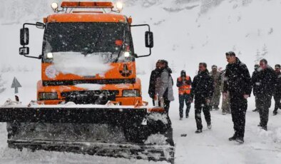 Doğu Karadeniz’de kar esareti: Bin 330 yerleşim yerinin yolu kapandı