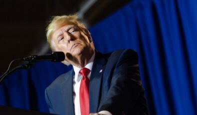 Donald Trump: Grönland’ın savunmasını iki köpek kızağı yapıyor