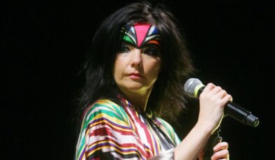 Dünyaca ünlü İzlandalı sanatçı Björk’ten Grönlandlılara bağımsızlık çağrısı!