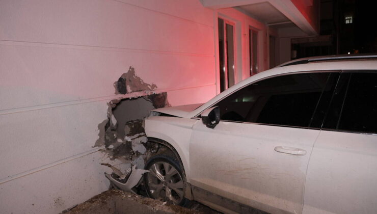 ‘Dur’ ihtarına uymadı: Duvara çarpınca yaya olarak kaçtı