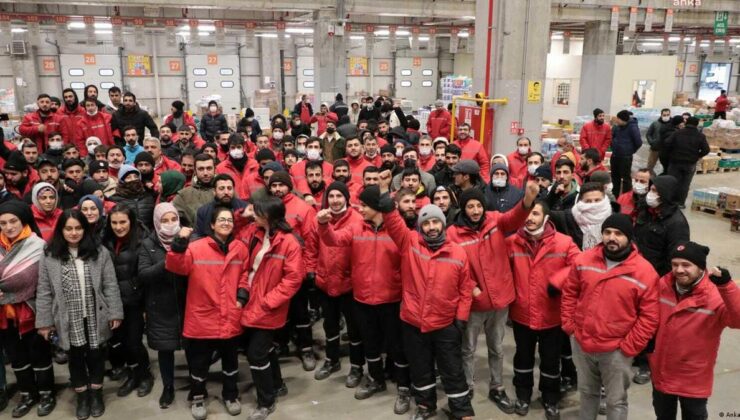 Düşük maaş zamlarına karşı greve çıkan Migros depo işçileri işten atılmalarının ardından yurttaşlara boykot çağrısı yaptı!