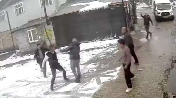 Elazığ’daki kavga, tuvaletini duvara yapan yolcu nedeniyle çıkmış