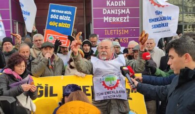 Emekliler ‘Bizi 1 simide muhtaç ettiniz’ diyerek Cumhur İttifakı vekillerine seslendi: Sokakta yüzümüze nasıl bakacaksınız?