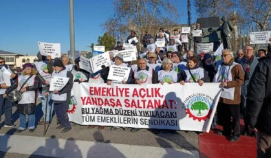 Emekliler Kadıköy’den TBMM nöbetine destek verdi