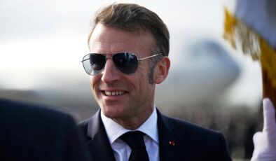 Emmanuel Macron toplantıya güneş gözlüğüyle damga vurdu