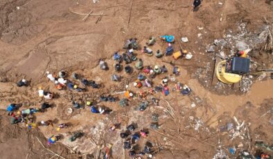 Endonezya’da heyelan: Ölü sayısının artmasından endişe ediliyor