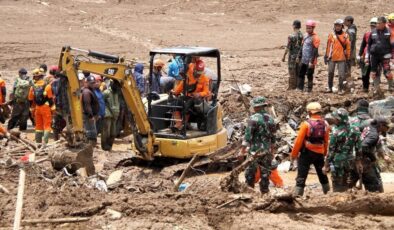 Endonezya’da toprak kaymasında ölenlerin sayısı 34’e çıktı