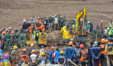 Endonezya’daki toprak kaymalarında can kaybı 53’e çıktı