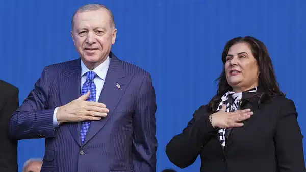 Erdoğan, AKP’ye geçen Özlem Çerçioğlu’na övgüler yağdırdı: ‘Aydınlı kardeşlerimin Topuklu Efe’si…’