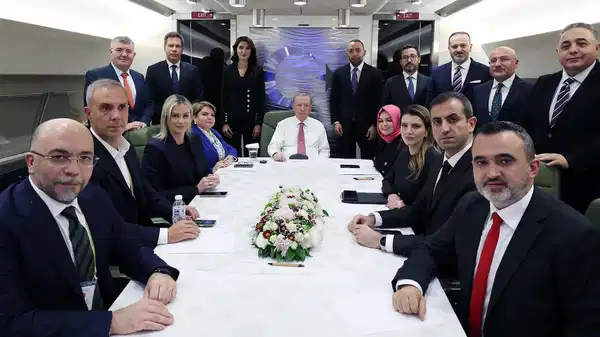 Erdoğan’ın uçağının 2025 ‘gözdeleri’ belli oldu: En çok kimler davet edildi, kimler ‘gözden düştü’?