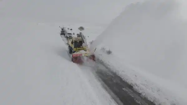 Erzincan’da kar ve tipi: 328 köy yolu ulaşıma kapandı!