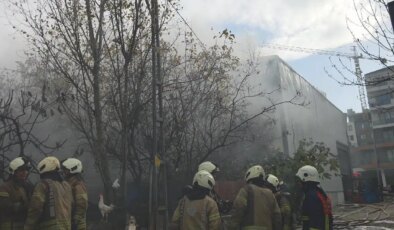 Esenyurt’ta depo yangın: Dumanlar metrelerce yükseldi