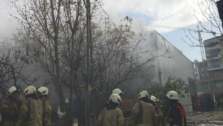 Esenyurt’ta depo yangın: Dumanlar metrelerce yükseldi