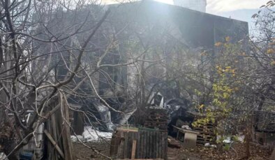 Esenyurt’ta korkutan depo yangını: Dumanlar metrelerce yükseldi