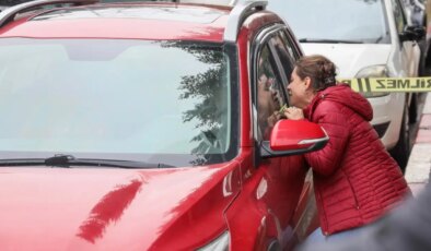 Eşinin ölü bulunduğu aracın yanına gitti: ‘Ne olur kalk aşkım’ diyerek gözyaşı döktü