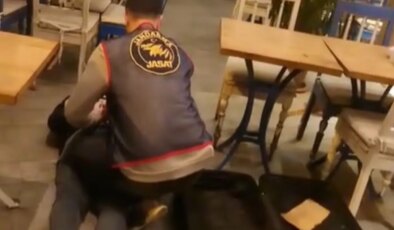 Eyüpsultan’da restorana operasyon: 50 silah bulundu