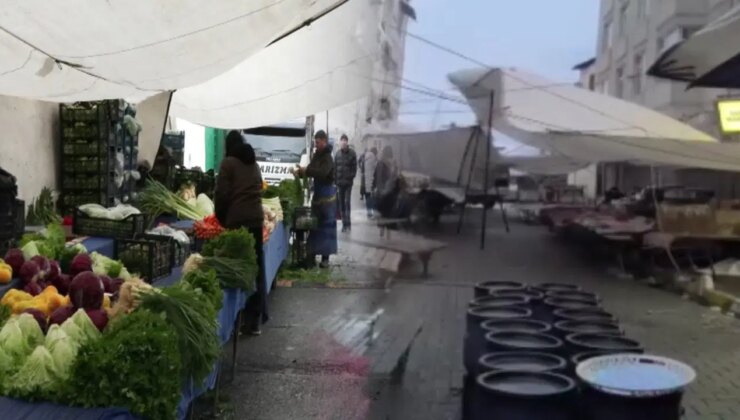 Fatih’te semt pazarında esnaf fırtına nedeniyle zor anlar yaşadı