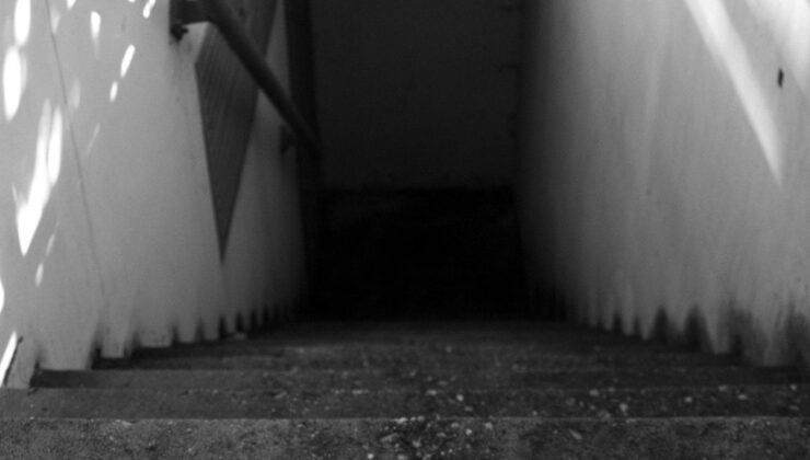 Finlandiya’da 20 yıldır penceresiz bir bodrumda yaşayan adam kurtarıldı