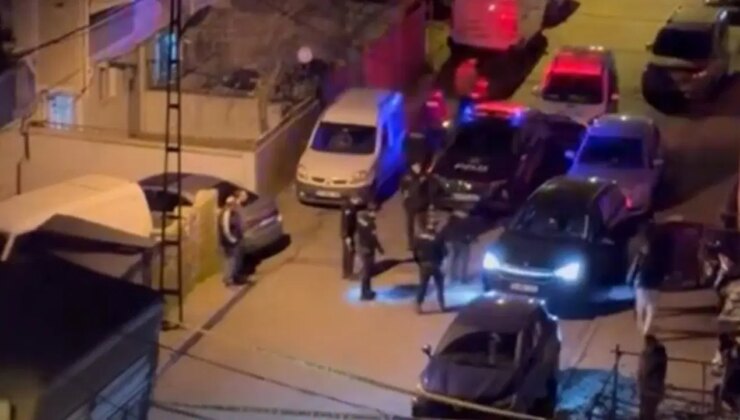 Firari hükümlü, husumetlisini evinin önünde silahla öldürdü