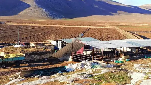 Fırtınada üzerine çatı düşen çiftçi hayatını kaybetti!