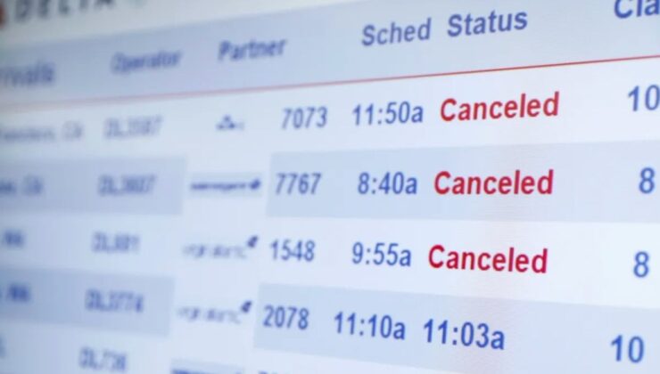 Frankfurt Havalimanı’nda zorlu kış şartları nedeniyle uçuşlarda iptal ve gecikme yaşanıyor