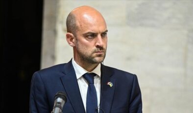 Fransa Dışişleri Bakanı Barrot: Grönland satılık değil