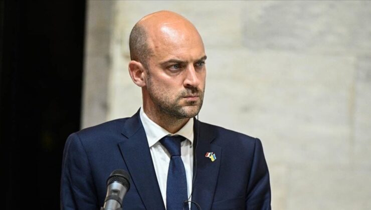 Fransa Dışişleri Bakanı Barrot: Grönland satılık değil