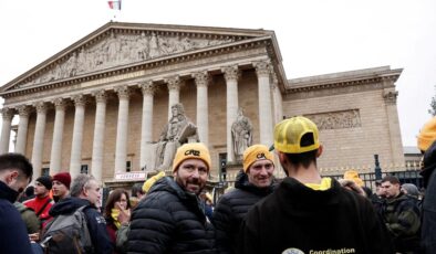 Fransa’da hükümetin düşmesi ihtimaline karşı erken seçim hazırlığı