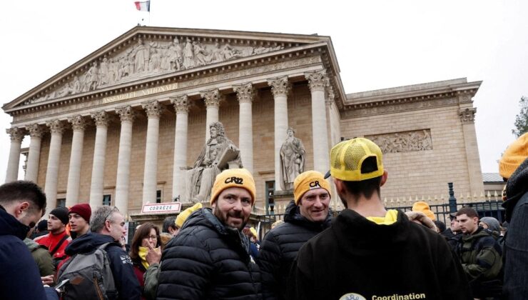 Fransa’da hükümetin düşmesi ihtimaline karşı erken seçim hazırlığı