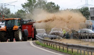 Fransız çiftçiler hükümet binalarına gübre dökerek eylem yaptı
