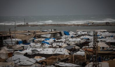 Gazze’deki hükümet, bölgedeki 127 bin çadırın. barınmaya elverişsiz hale geldiğini duyurdu