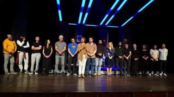 Genç oyuncuların başarısı: ‘Öksüzler’