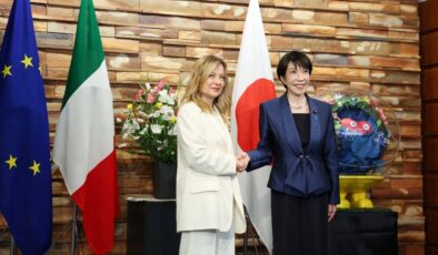 Giorgia Meloni ile Sanae Takaiçi anime filtreli selfie çekildi