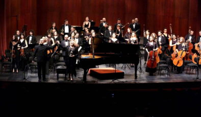Gülsin Onay, Eskişehir Senfoni Orkestrası ile sahnedeydi